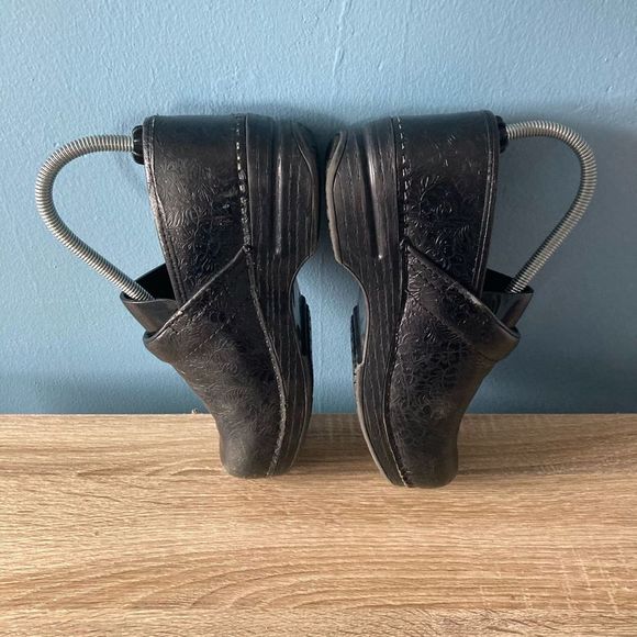 Dansko XP Black Floral Tooled Leather Comfort Clogs Nurse Sz.37 / 6.5 US VGUC - Picture 6 of 8